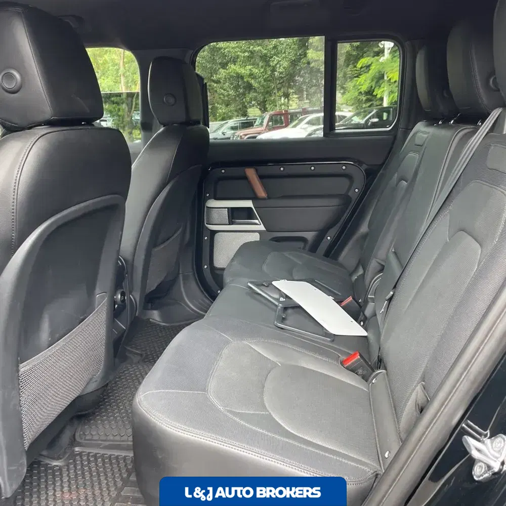 2024 Land Rover Defender 130 X-Dyn SE P400