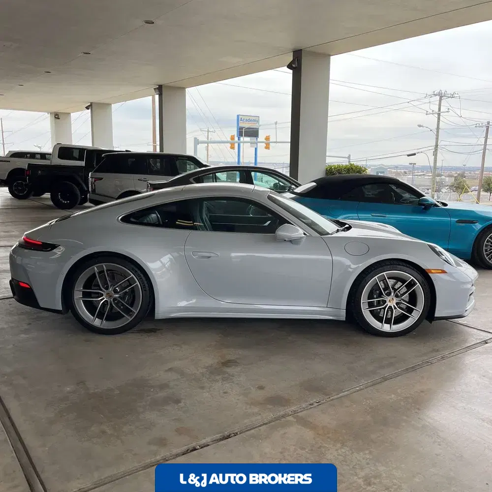 2025 Porsche 911 Carrera