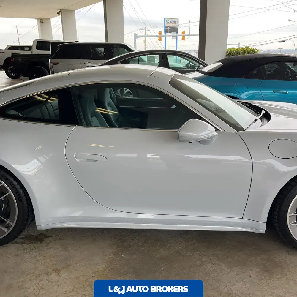 2025 Porsche 911 Carrera