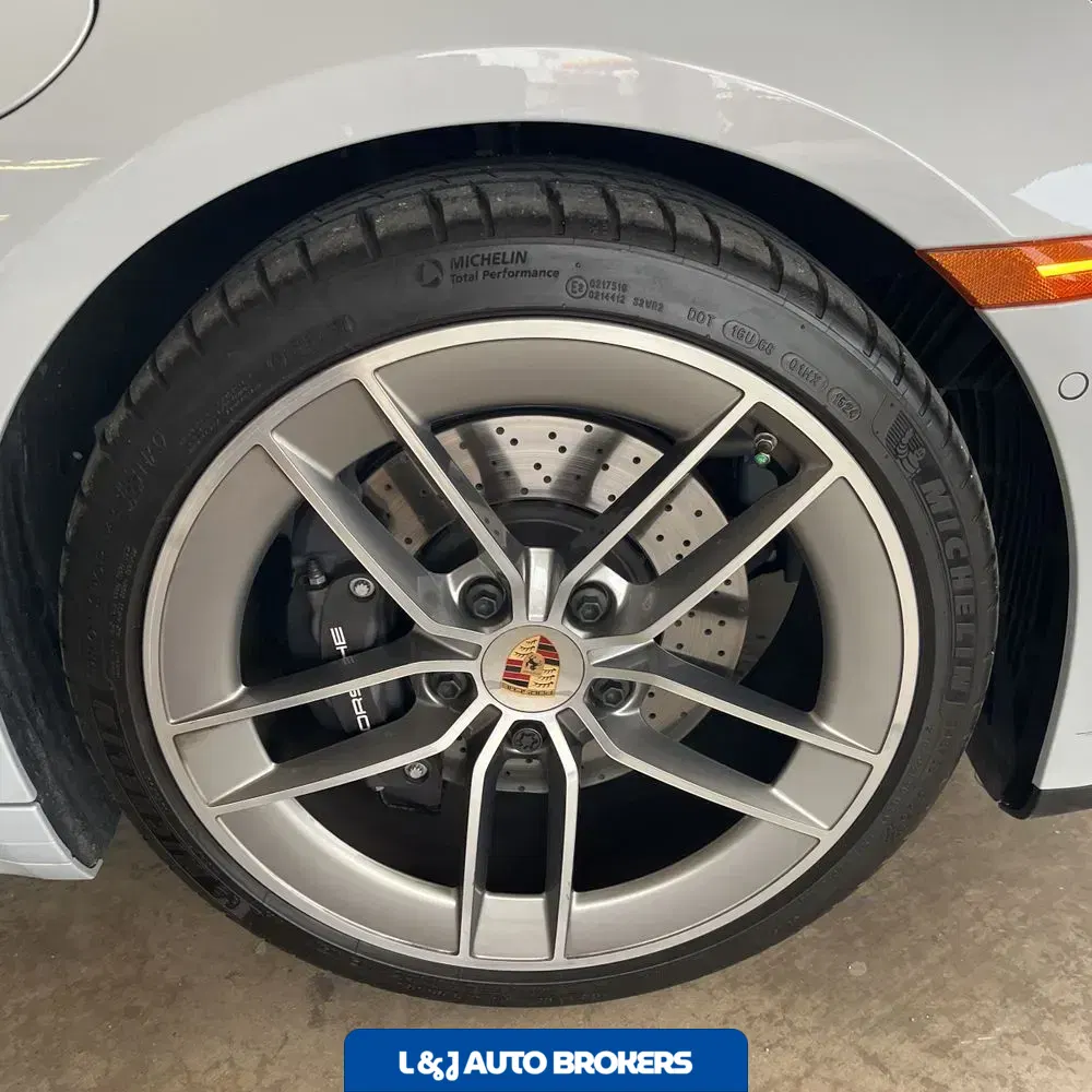2025 Porsche 911 Carrera