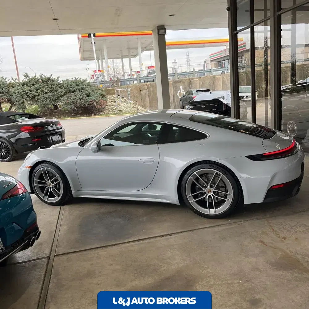 2025 Porsche 911 Carrera