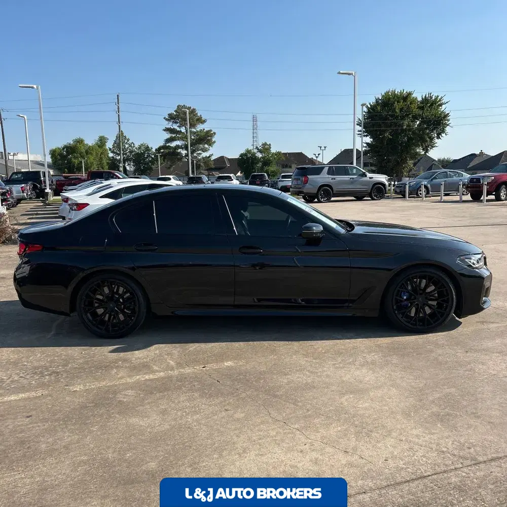 2023 BMW 5-Series M550xi