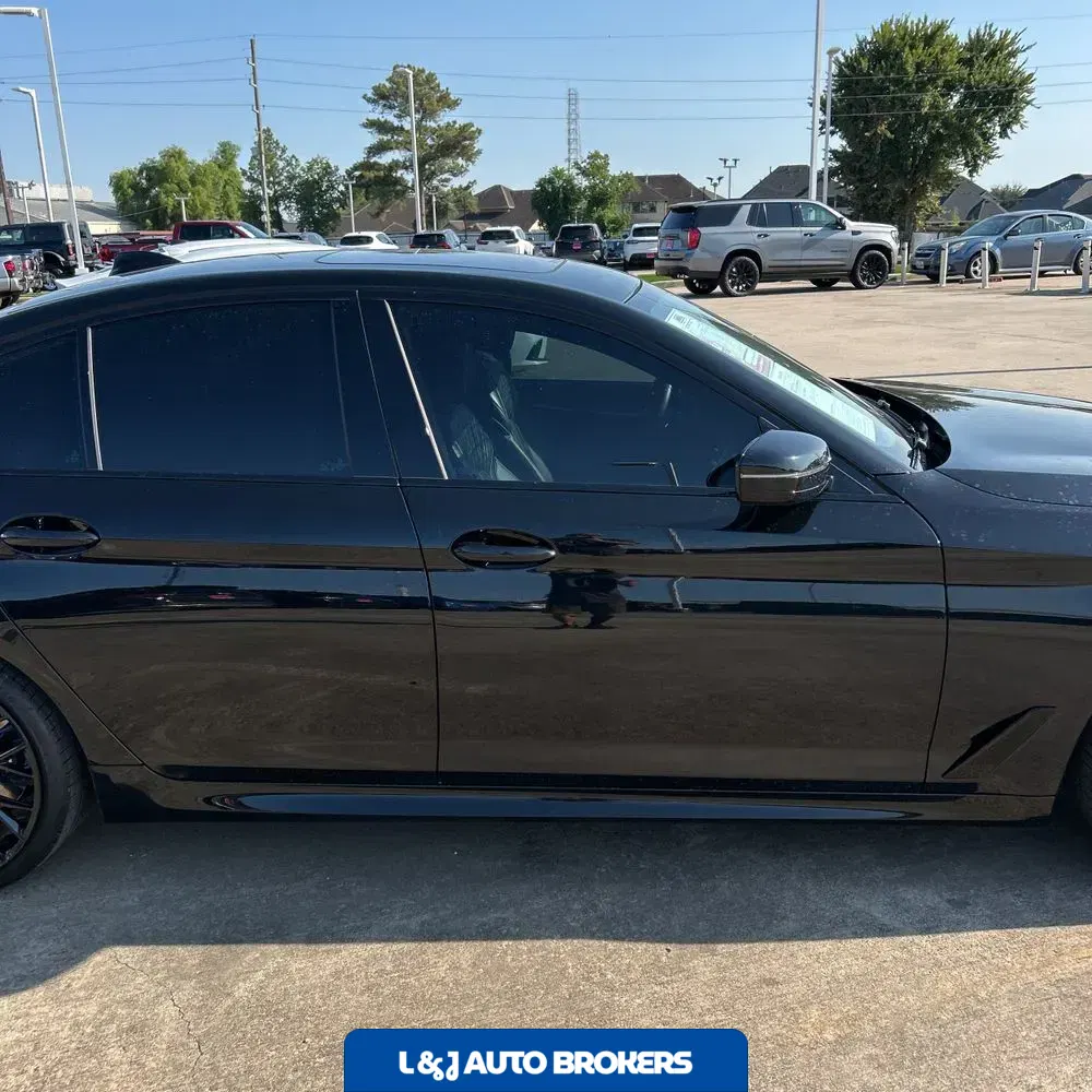 2023 BMW 5-Series M550xi