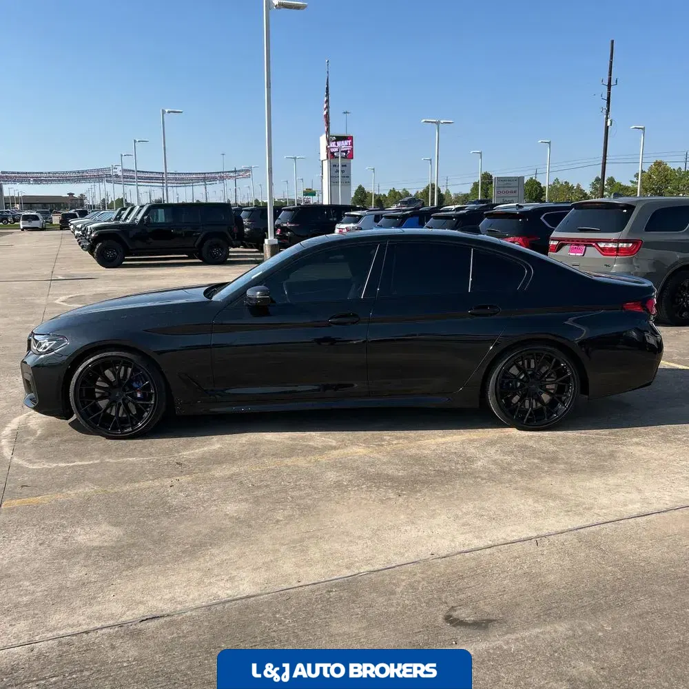 2023 BMW 5-Series M550xi
