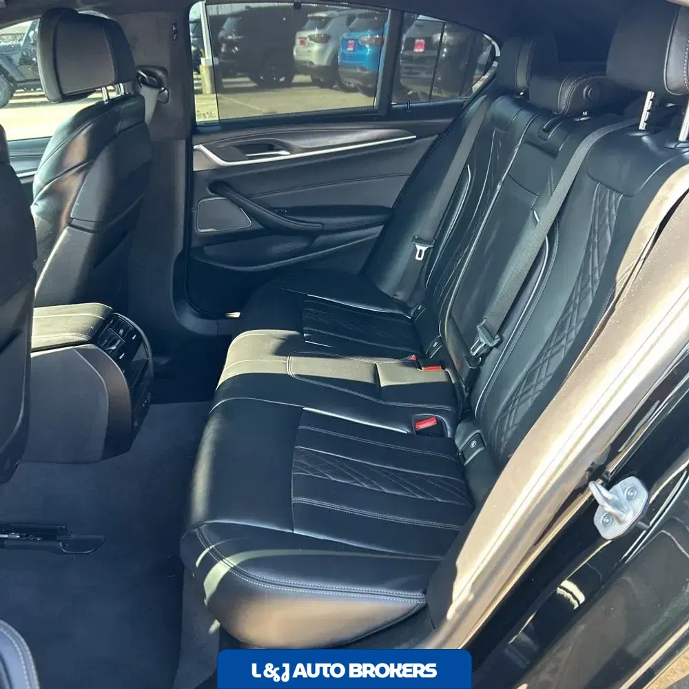 2023 BMW 5-Series M550xi