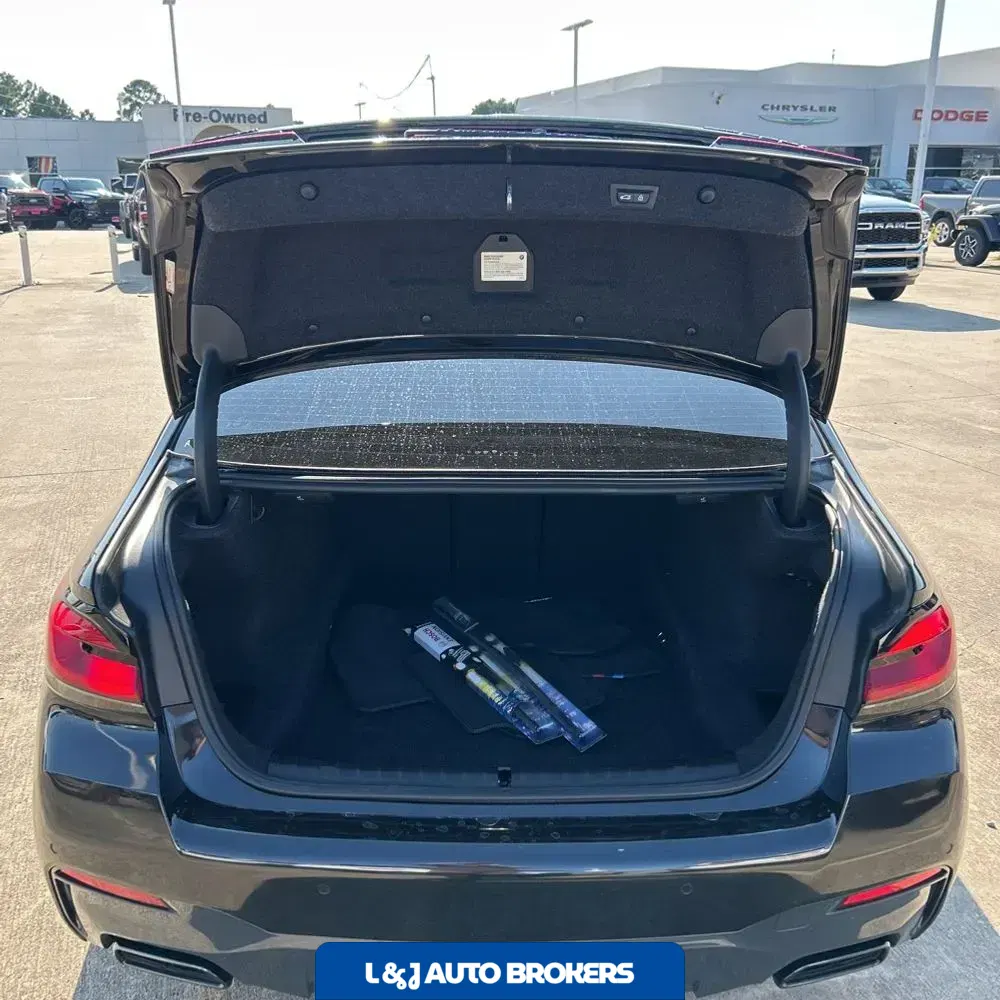 2023 BMW 5-Series M550xi