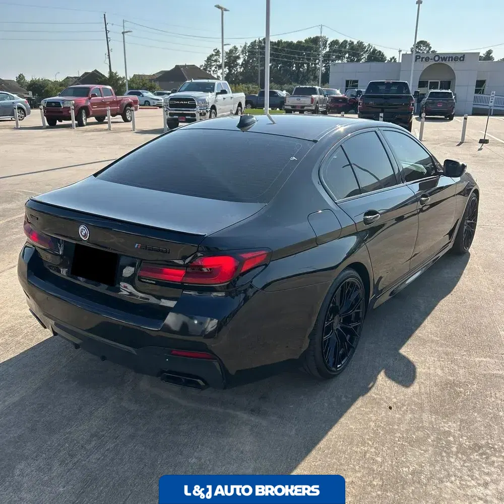 2023 BMW 5-Series M550xi