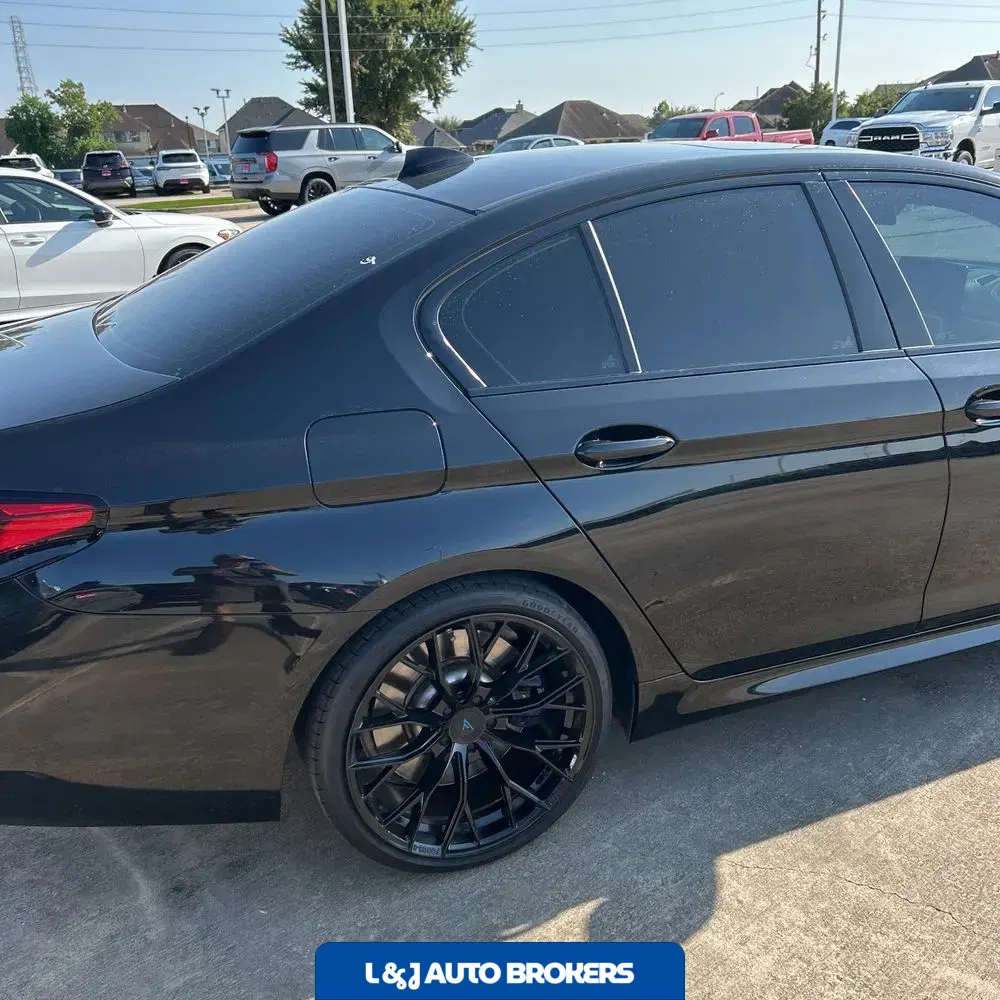 2023 BMW 5-Series M550xi