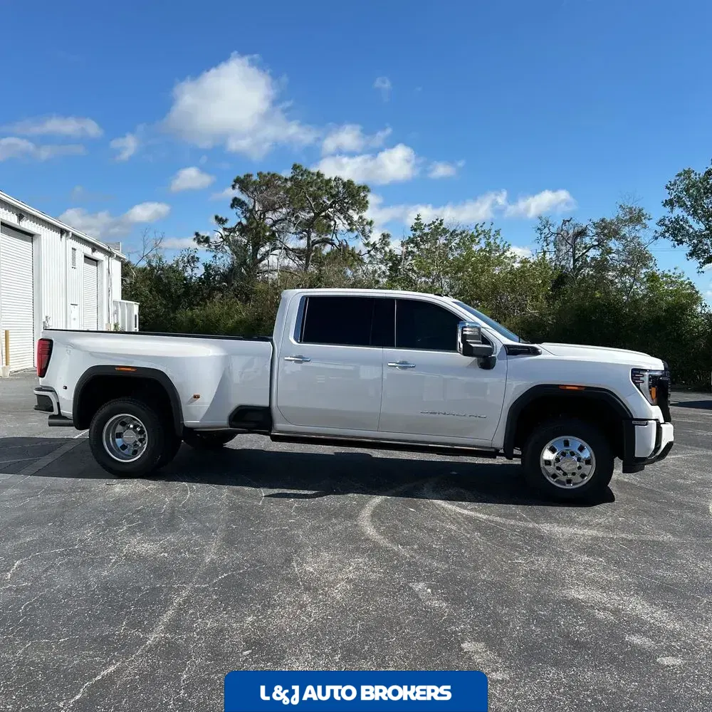 2025 GMC Sierra 3500HD Denali Ultimate