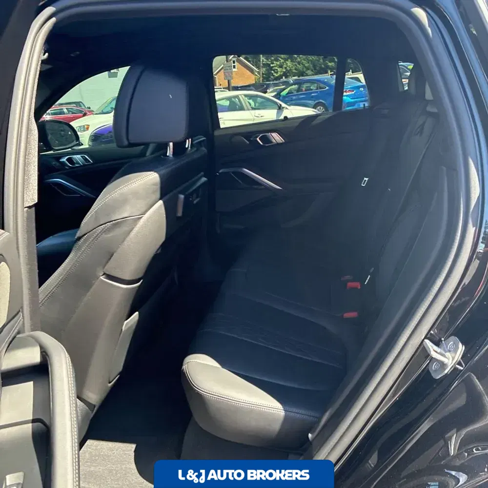 2023 BMW X6 M50i