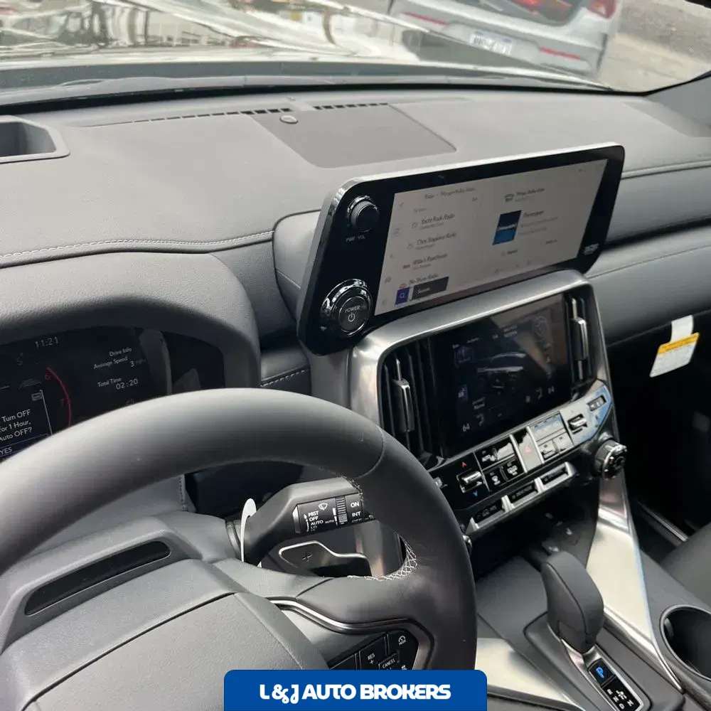 2025 Lexus LX 700h Overtrail