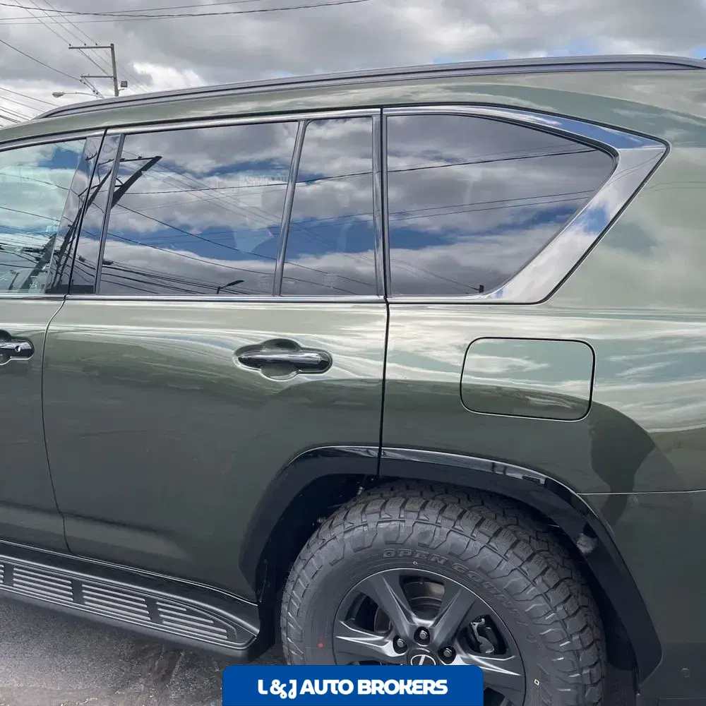 2025 Lexus LX 700h Overtrail