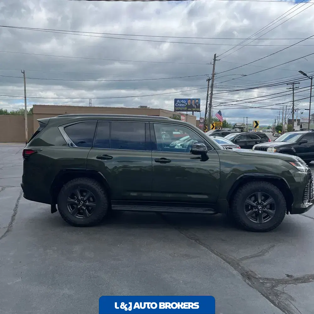 2025 Lexus LX 700h Overtrail