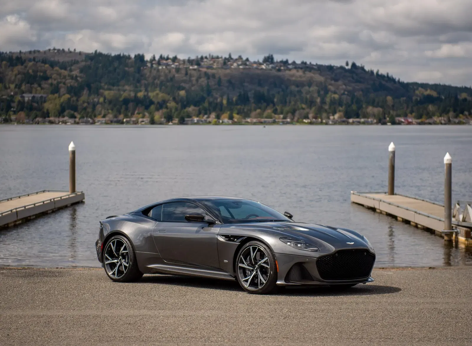 2019 Aston Martin DBS Superleggera Coupe