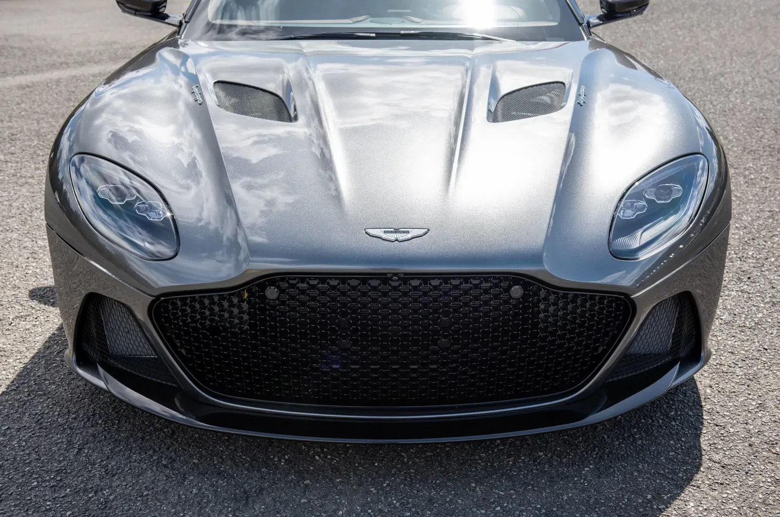 2019 Aston Martin DBS Superleggera Coupe