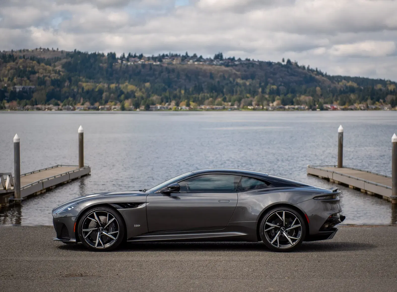 2019 Aston Martin DBS Superleggera Coupe