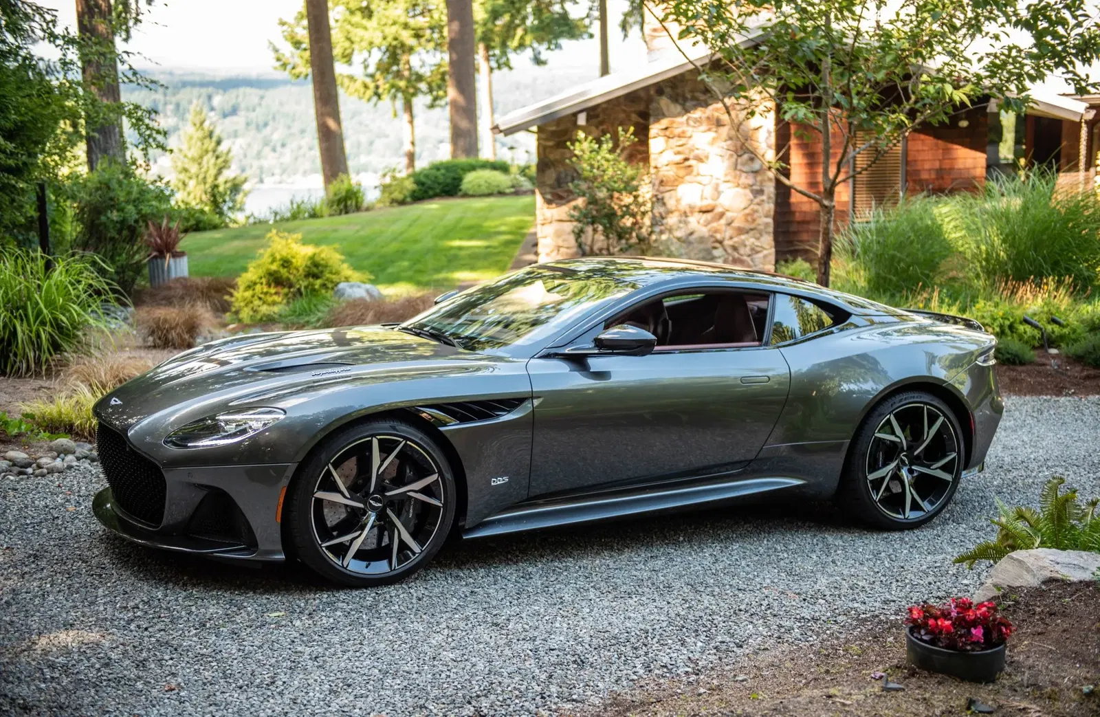 2019 Aston Martin DBS Superleggera Coupe