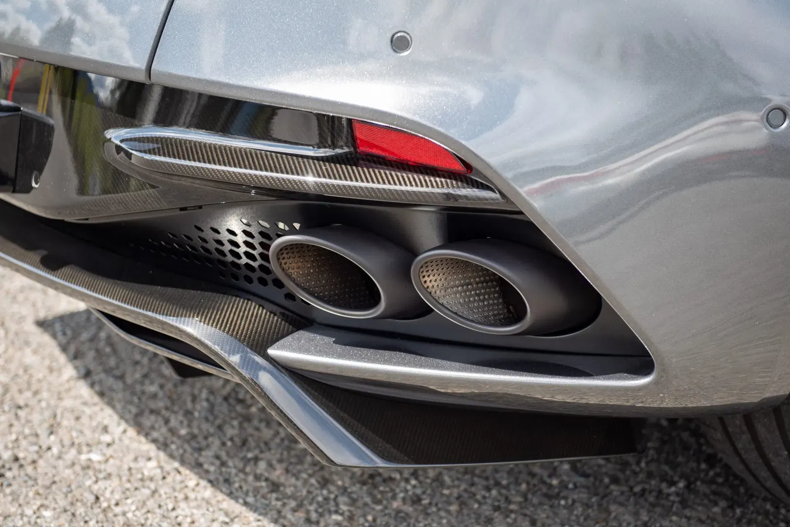 2019 Aston Martin DBS Superleggera Coupe