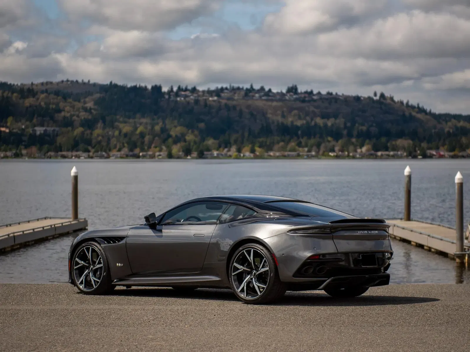 2019 Aston Martin DBS Superleggera Coupe
