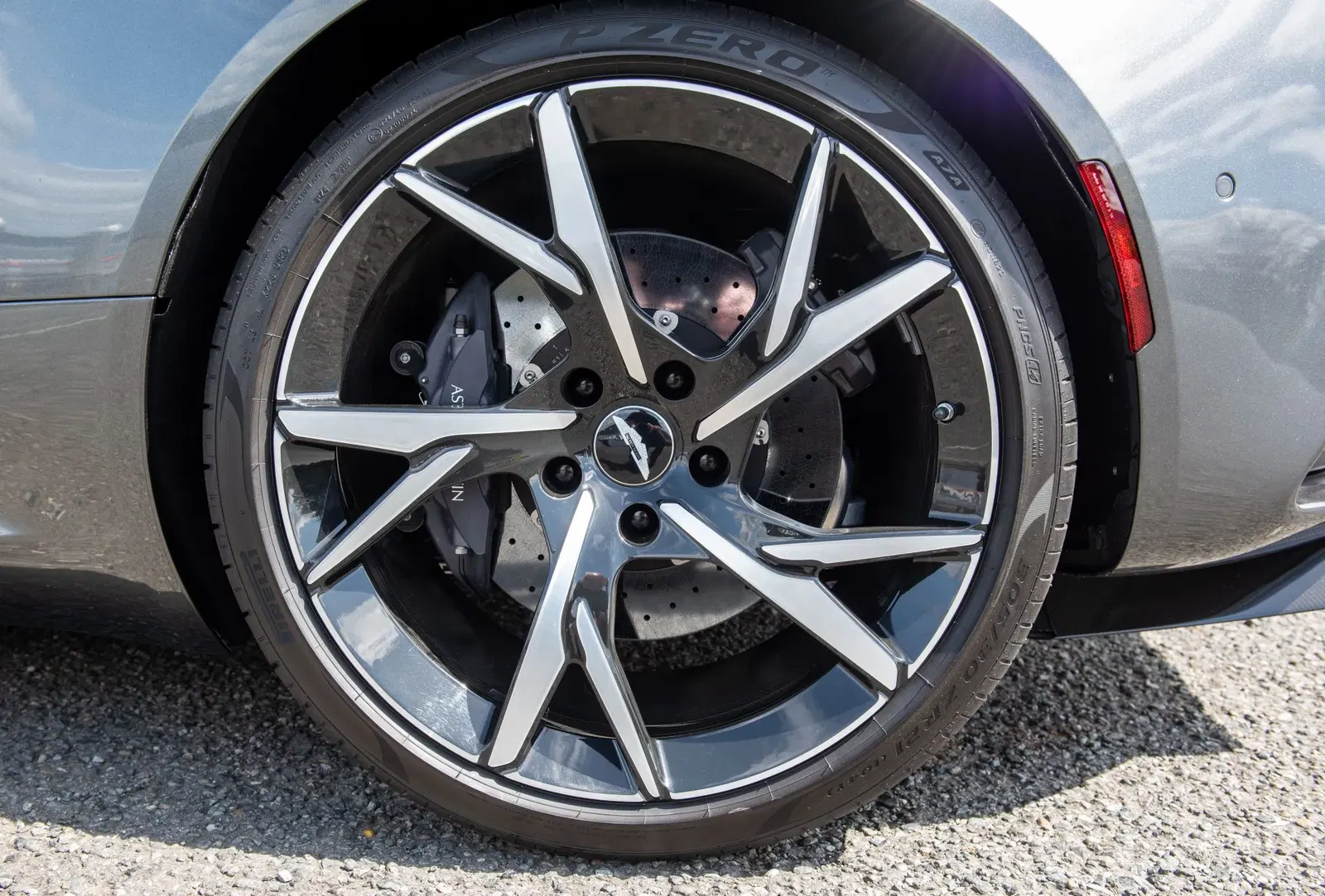 2019 Aston Martin DBS Superleggera Coupe
