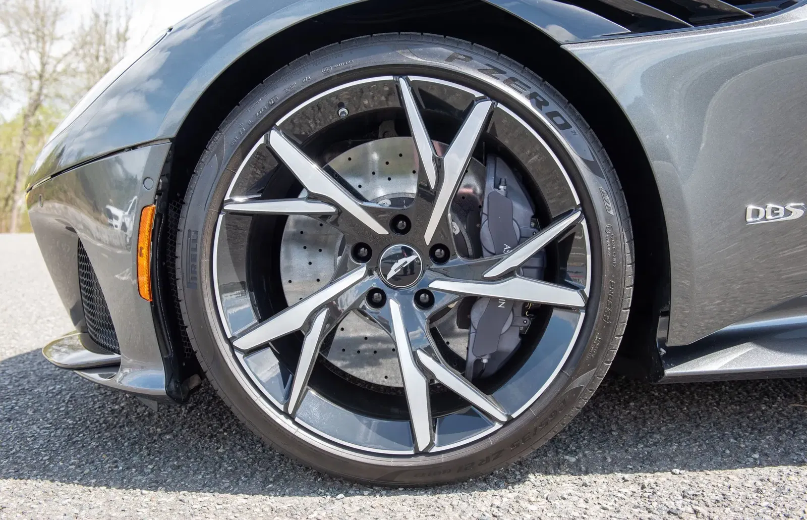 2019 Aston Martin DBS Superleggera Coupe