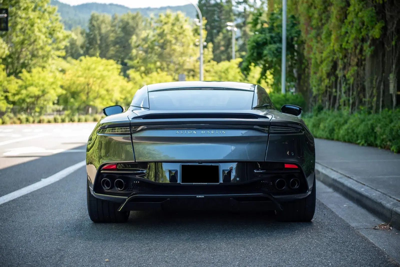 2019 Aston Martin DBS Superleggera Coupe