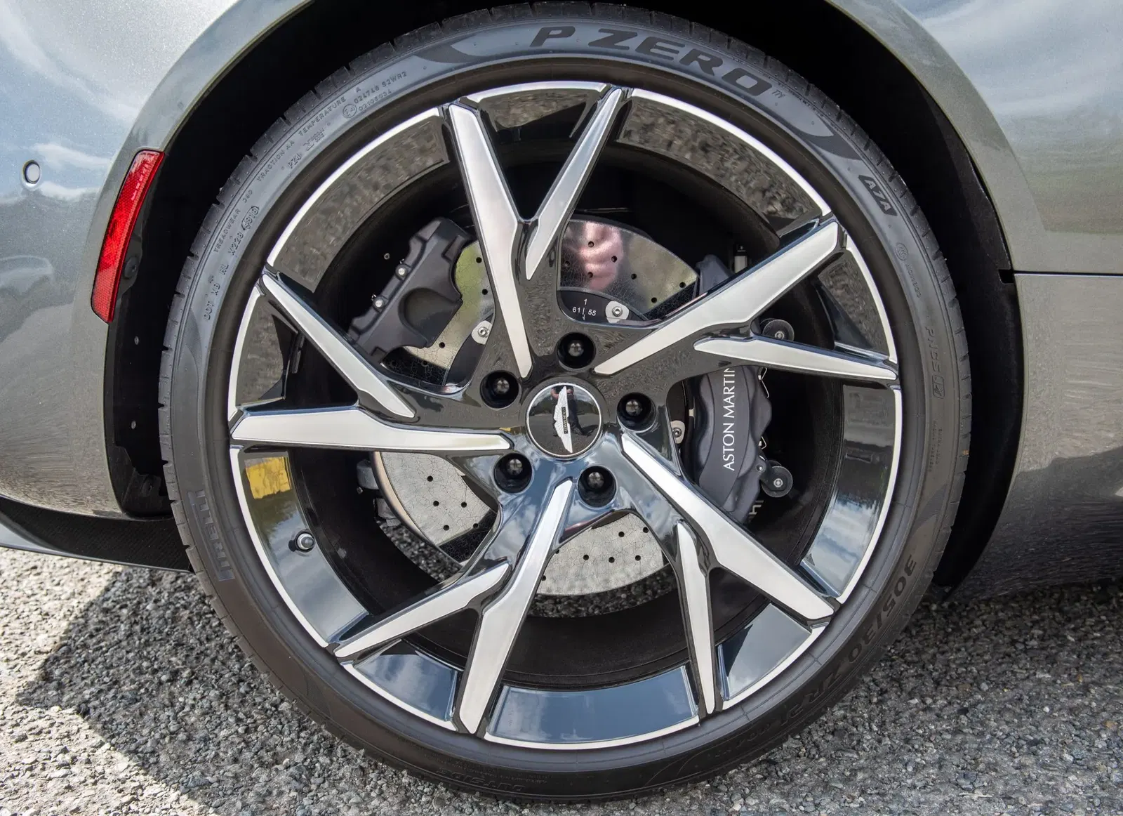 2019 Aston Martin DBS Superleggera Coupe
