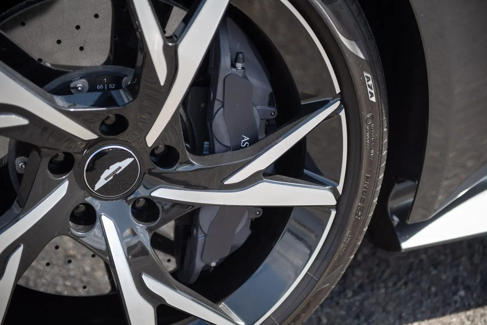 2019 Aston Martin DBS Superleggera Coupe