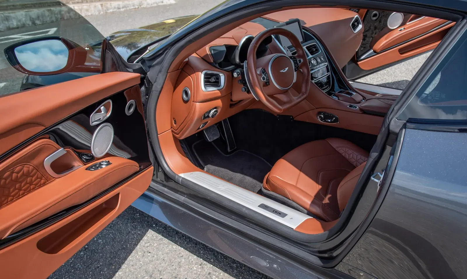 2019 Aston Martin DBS Superleggera Coupe