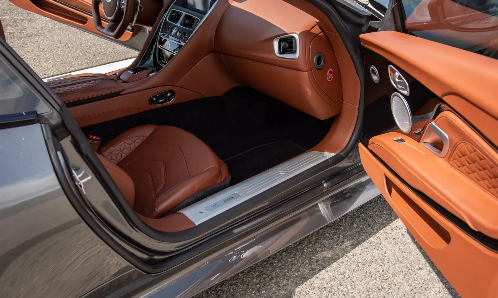 2019 Aston Martin DBS Superleggera Coupe