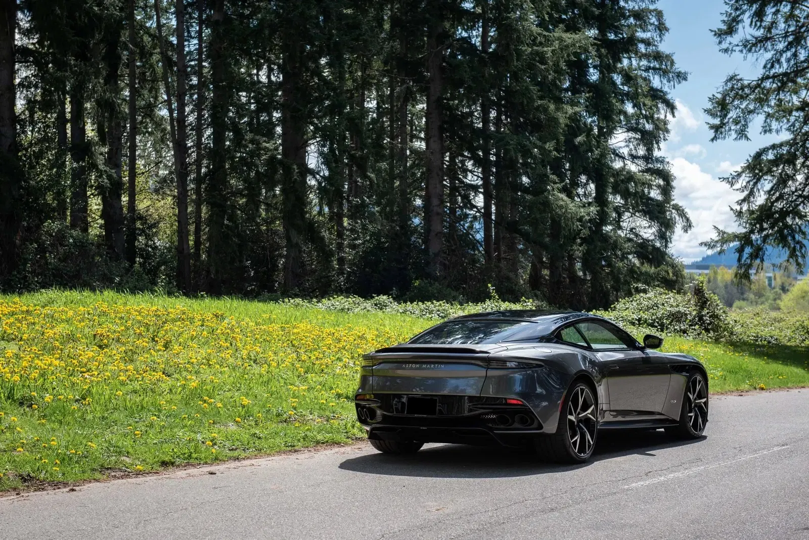 2019 Aston Martin DBS Superleggera Coupe