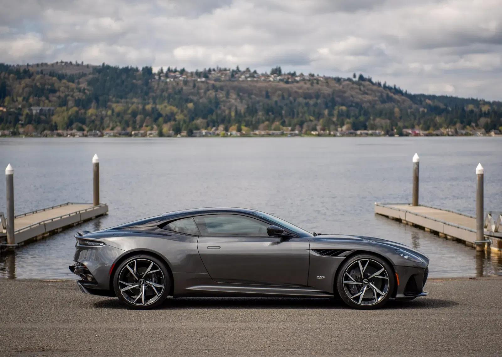 2019 Aston Martin DBS Superleggera Coupe