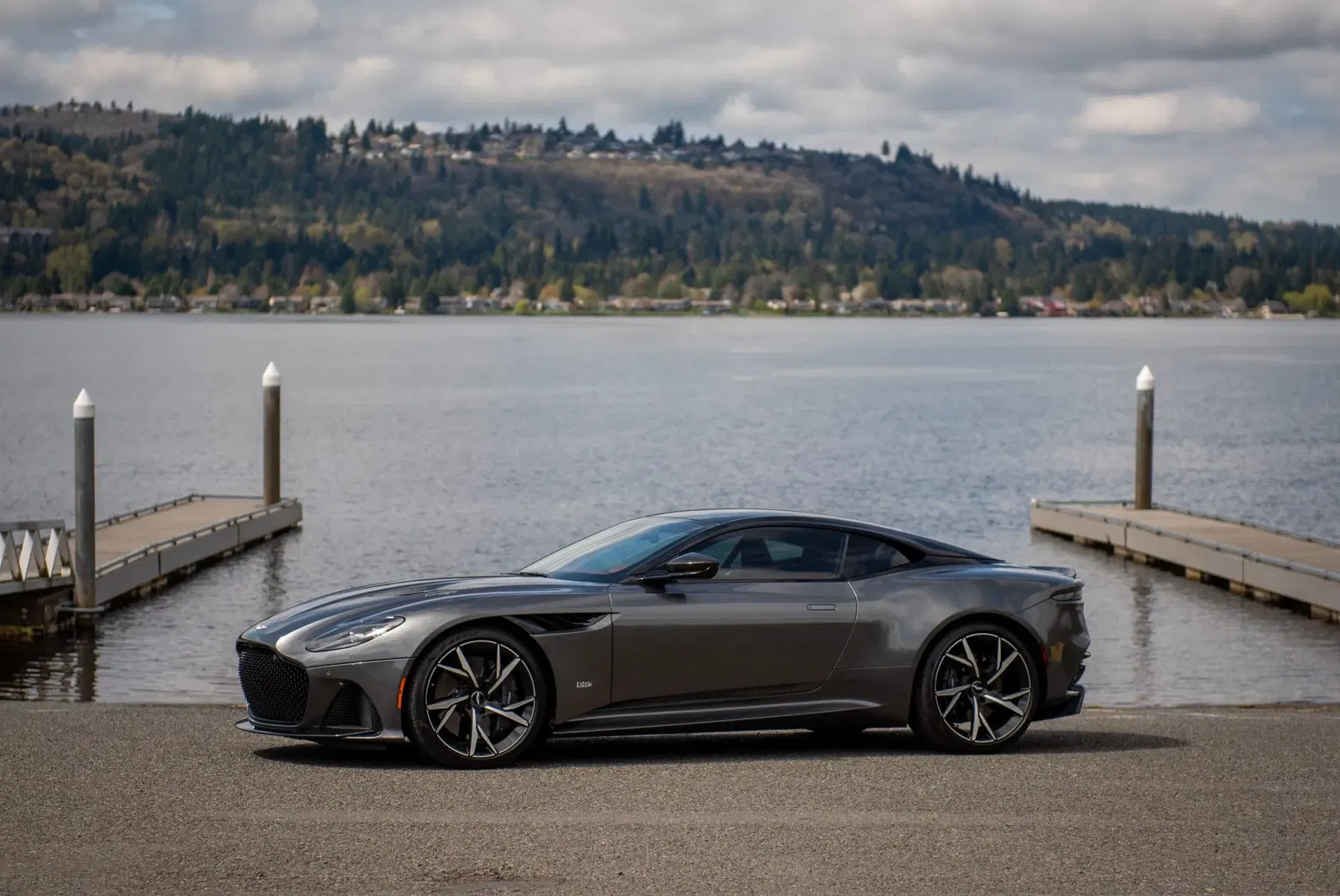 2019 Aston Martin DBS Superleggera Coupe