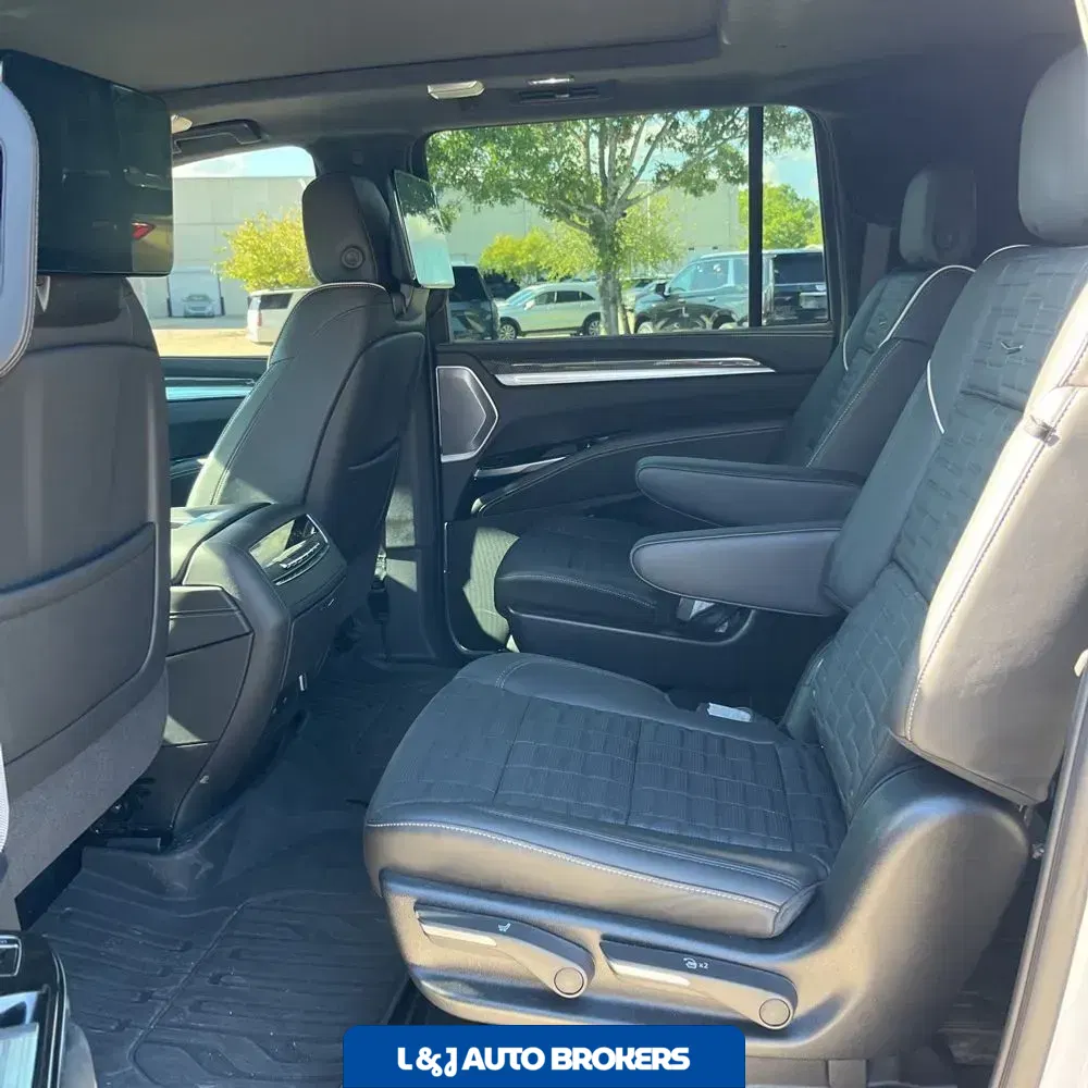 2025 Cadillac Escalade-V ESV Base