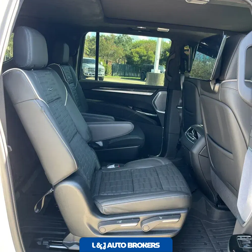 2025 Cadillac Escalade-V ESV Base