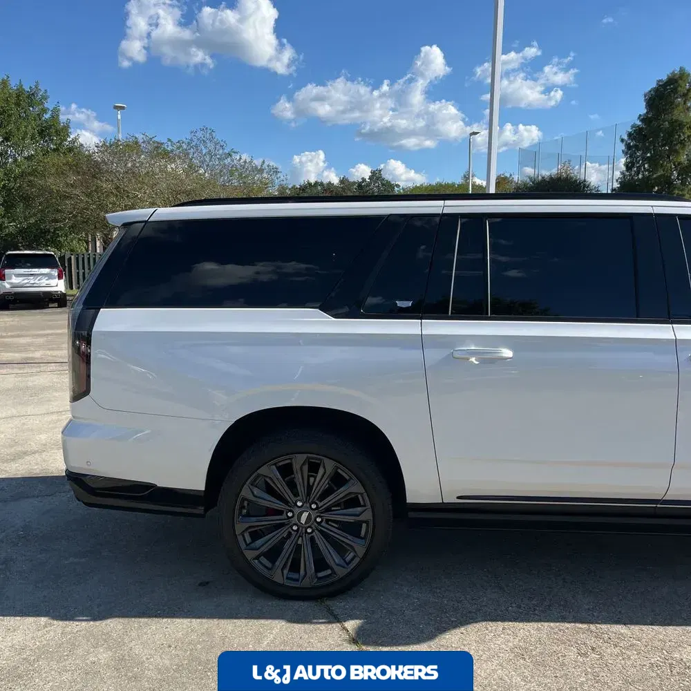 2025 Cadillac Escalade-V ESV Base