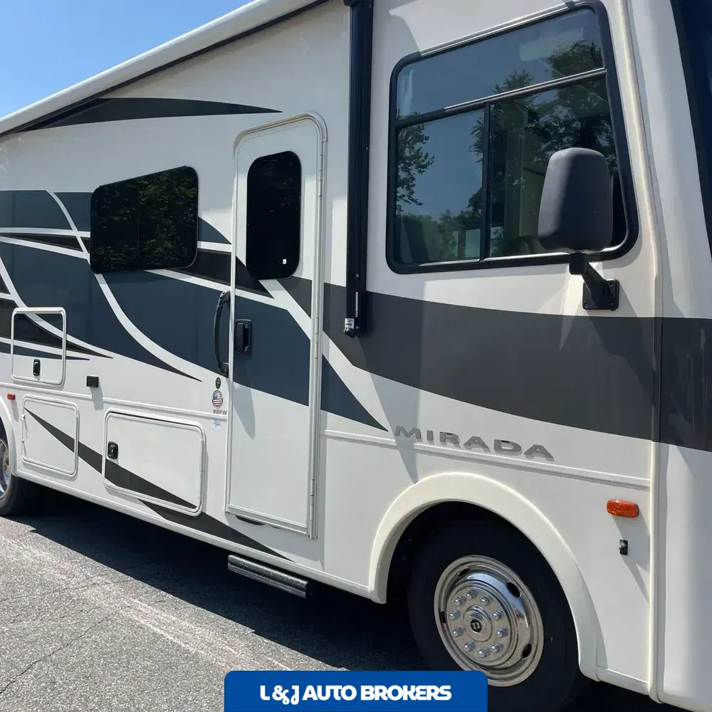 2020 Mirada Coachman motor home Base