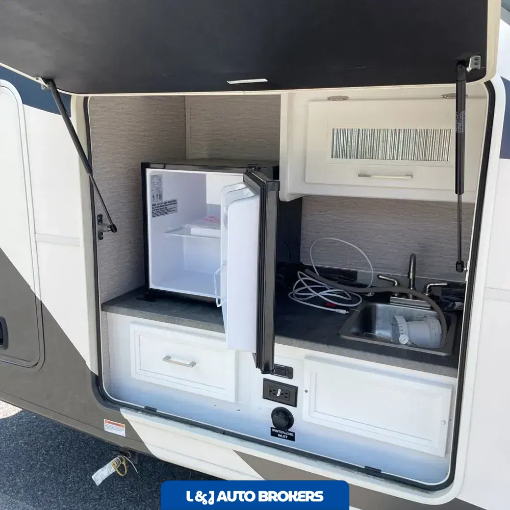 2020 Mirada Coachman motor home Base