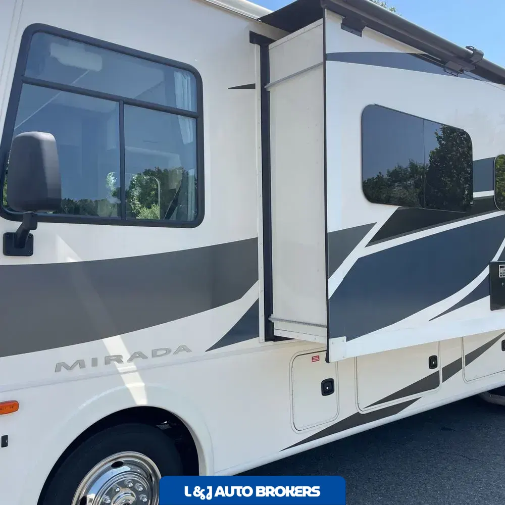2020 Mirada Coachman motor home Base