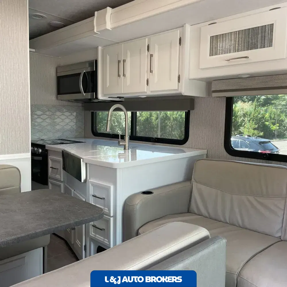 2020 Mirada Coachman motor home Base