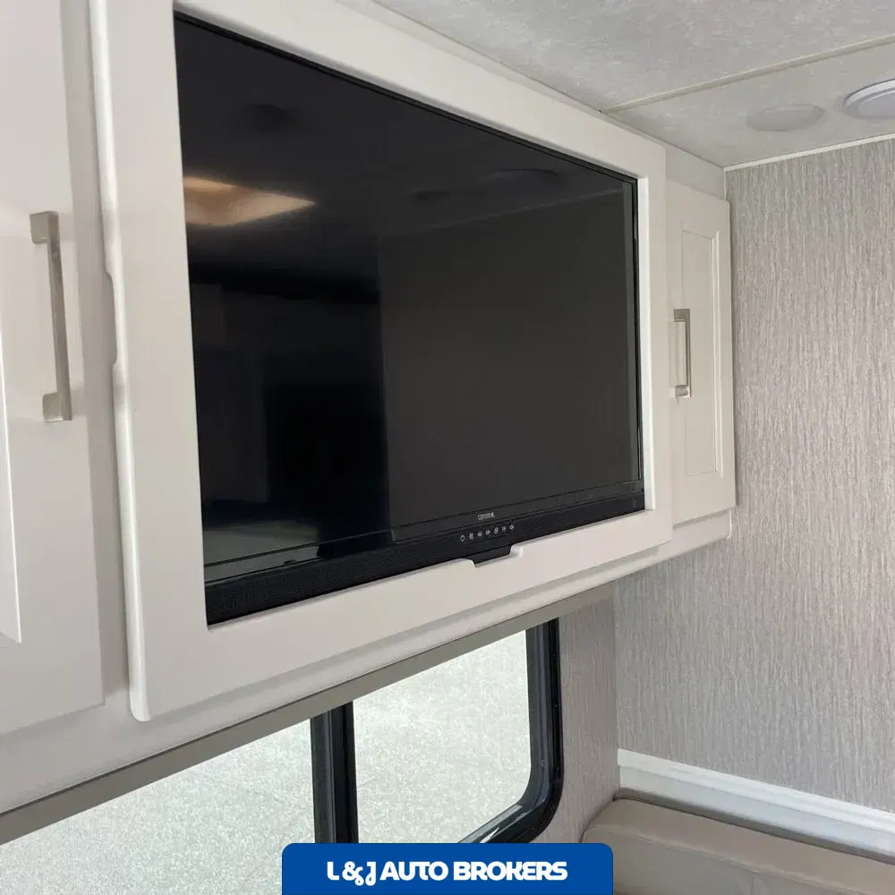2020 Mirada Coachman motor home Base
