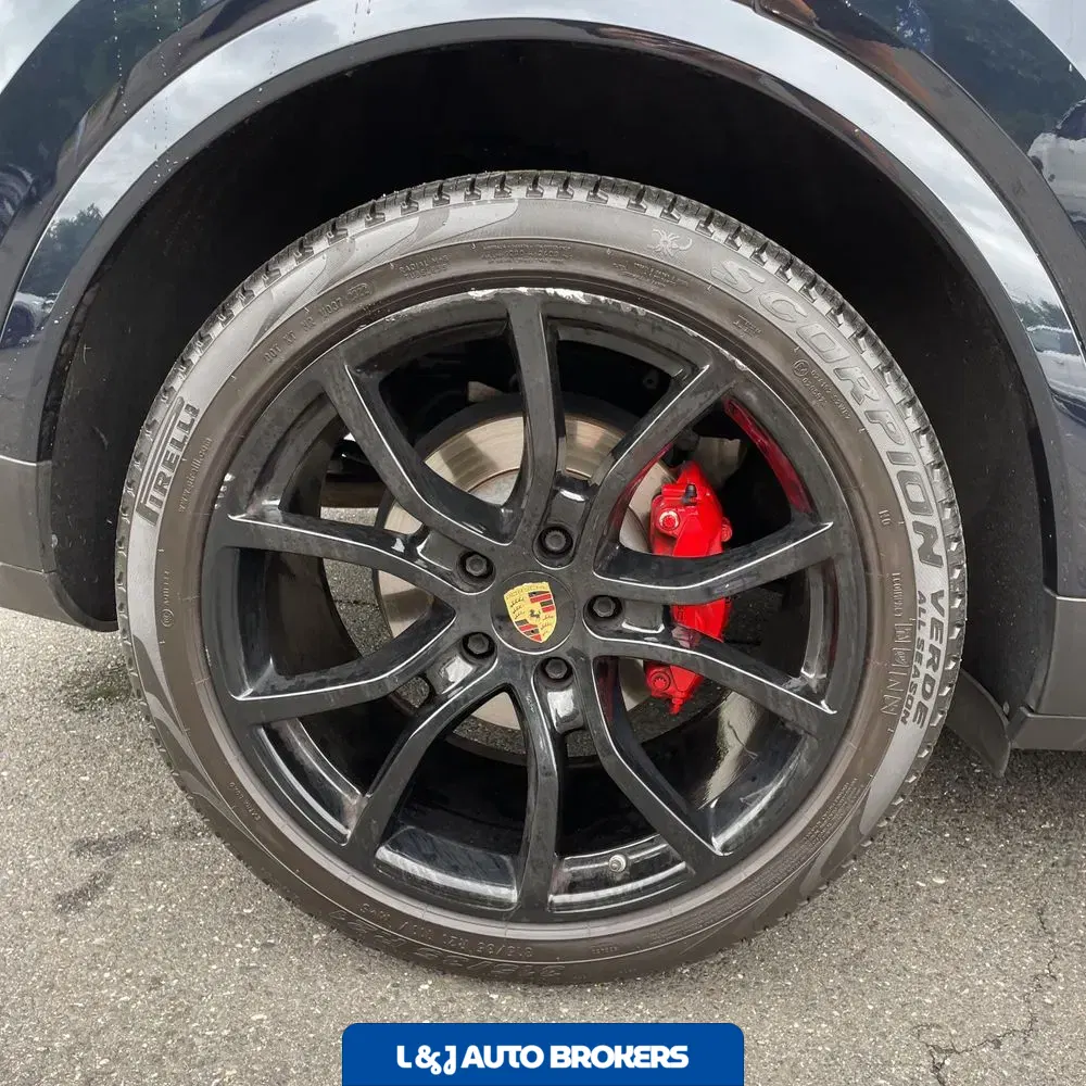 2023 Porsche Cayenne Platinum Edition