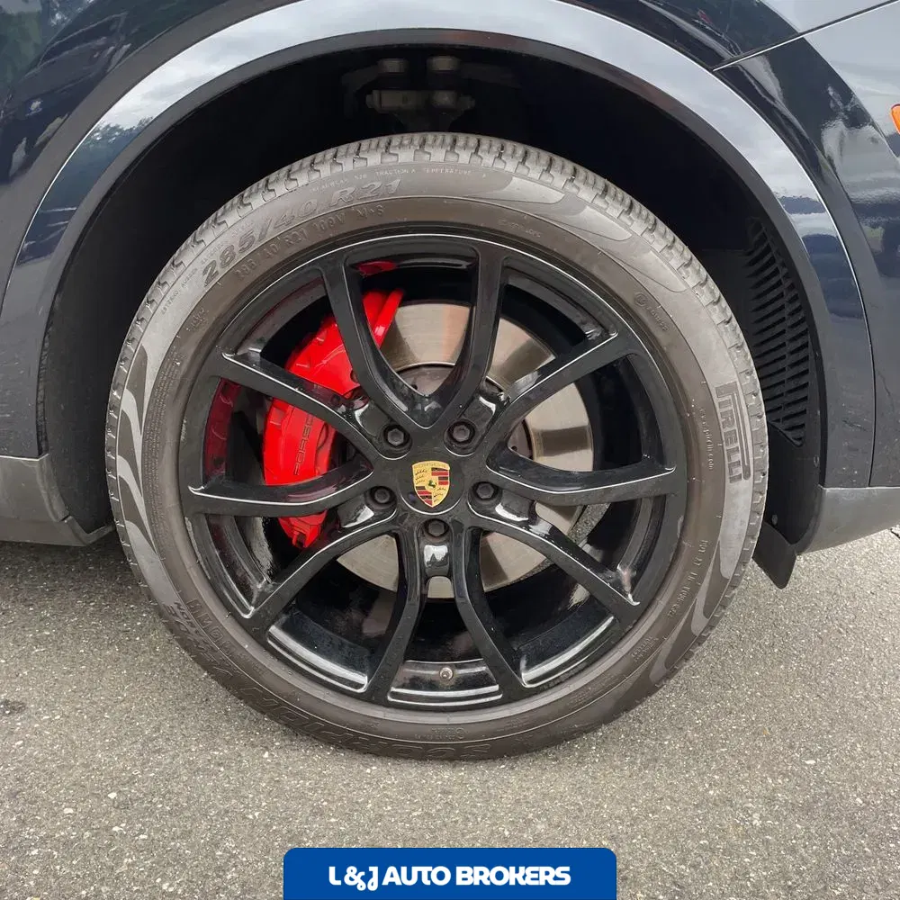 2023 Porsche Cayenne Platinum Edition