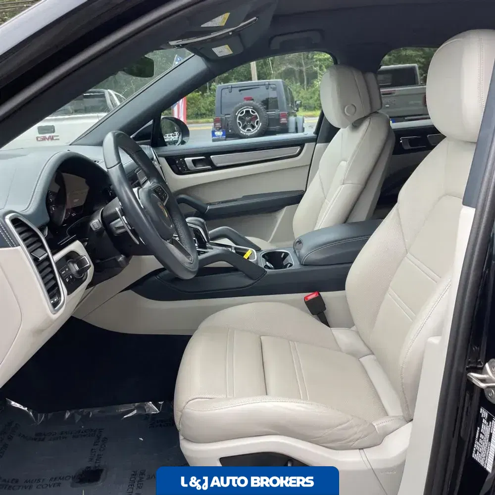 2023 Porsche Cayenne Platinum Edition