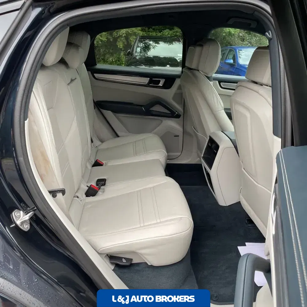 2023 Porsche Cayenne Platinum Edition