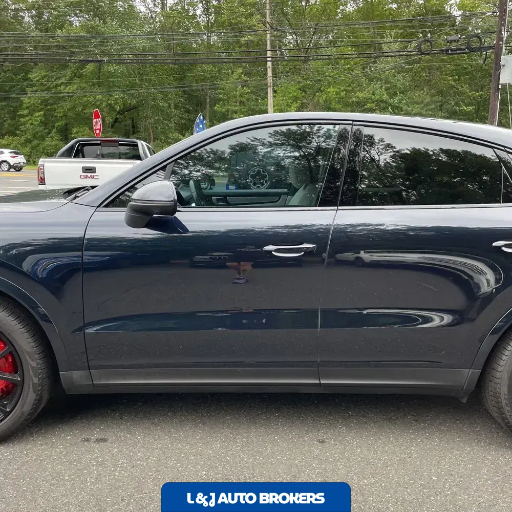 2023 Porsche Cayenne Platinum Edition