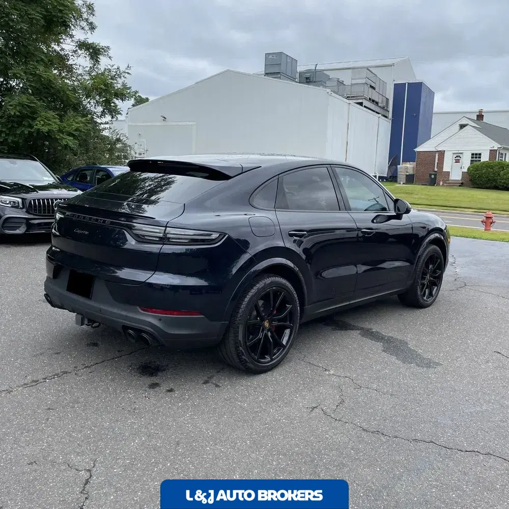 2023 Porsche Cayenne Platinum Edition