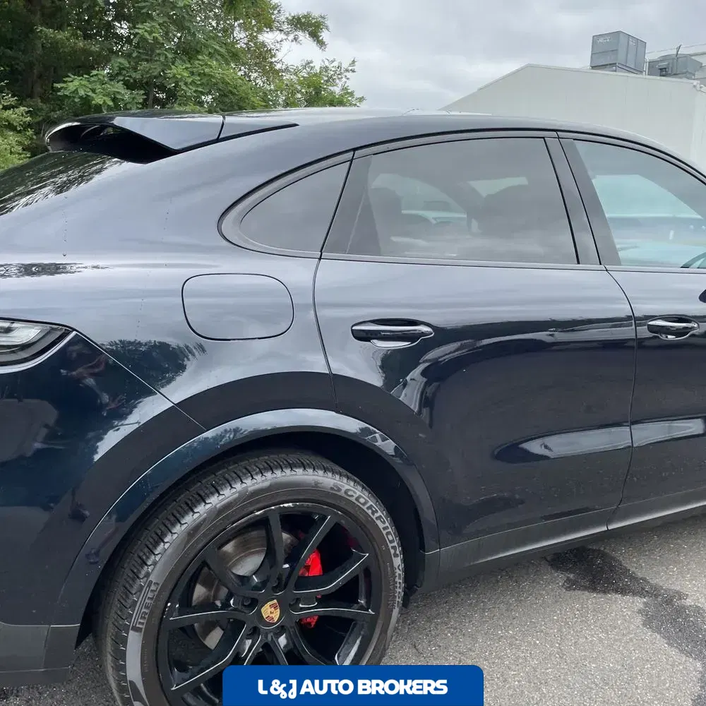 2023 Porsche Cayenne Platinum Edition