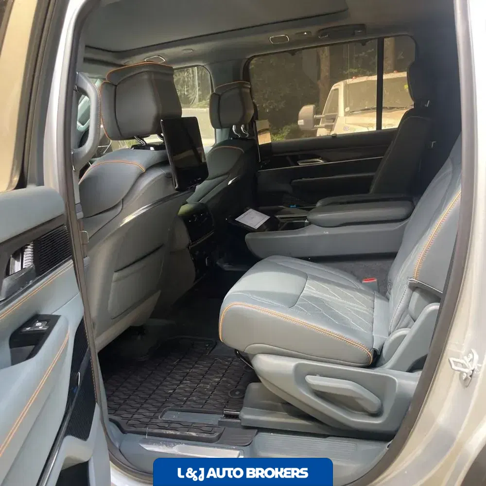 2023 Jeep Grand Wagoneer Series III 4D SUV 4WD