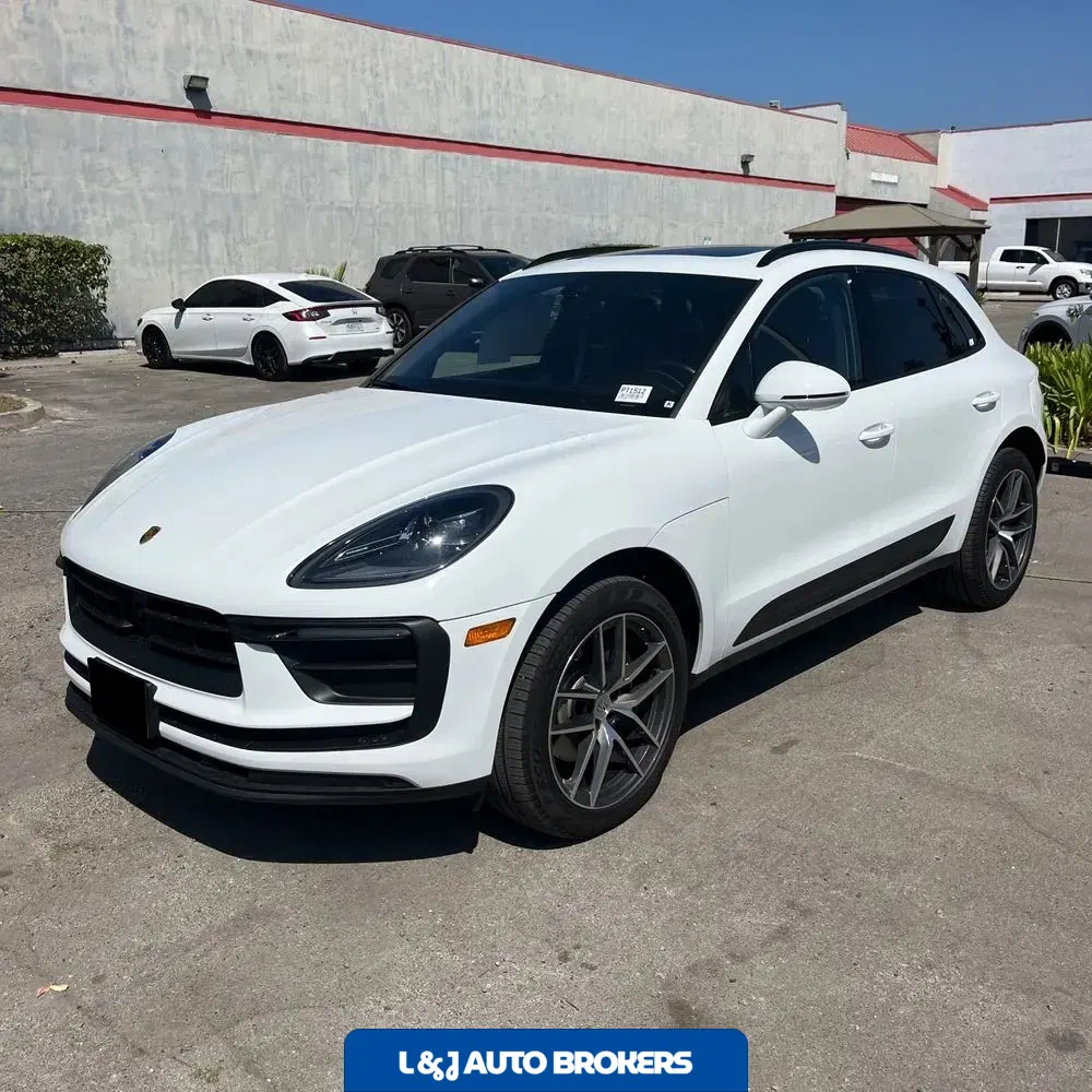 2023 Porsche Macan Base